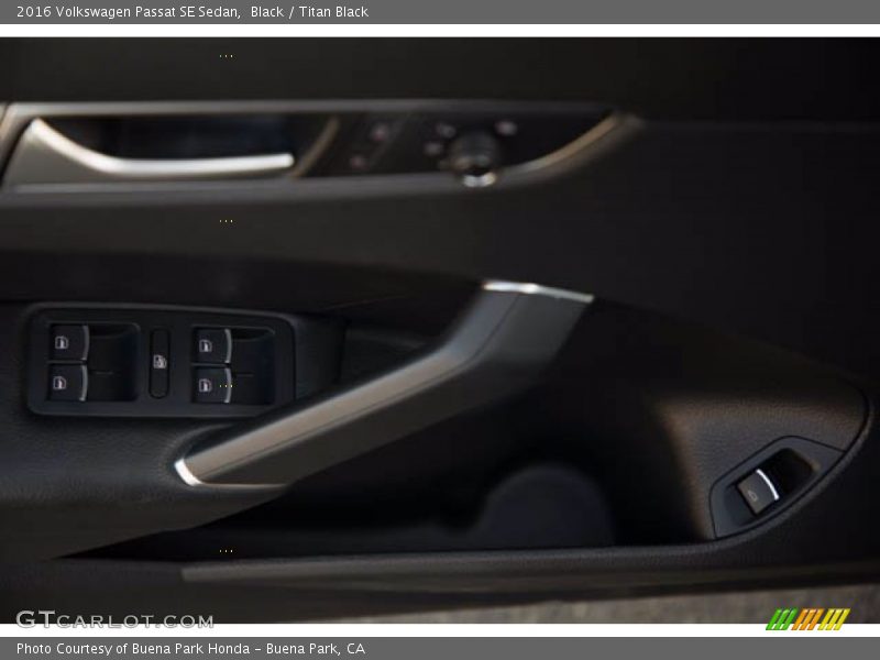Black / Titan Black 2016 Volkswagen Passat SE Sedan