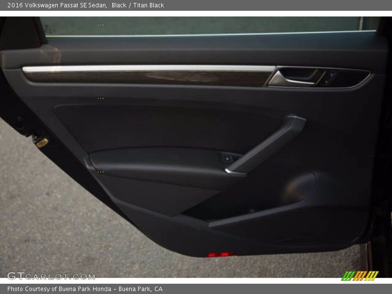 Black / Titan Black 2016 Volkswagen Passat SE Sedan