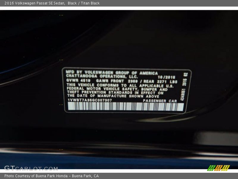 Black / Titan Black 2016 Volkswagen Passat SE Sedan