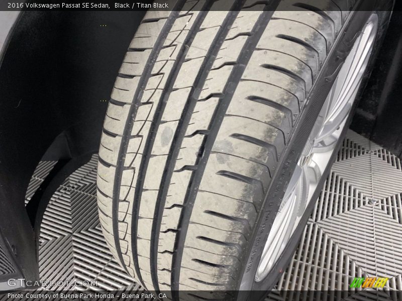 Black / Titan Black 2016 Volkswagen Passat SE Sedan