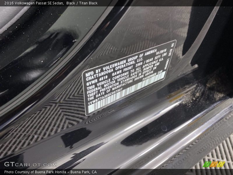 Black / Titan Black 2016 Volkswagen Passat SE Sedan