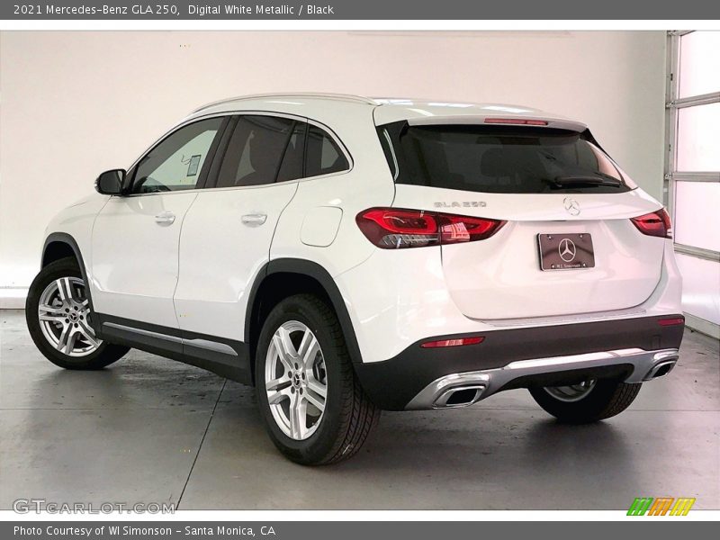Digital White Metallic / Black 2021 Mercedes-Benz GLA 250