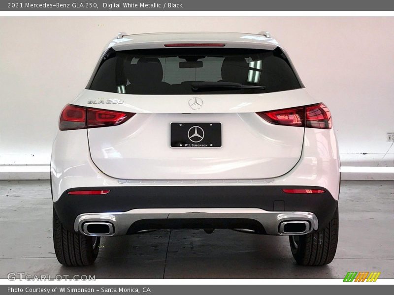 Digital White Metallic / Black 2021 Mercedes-Benz GLA 250