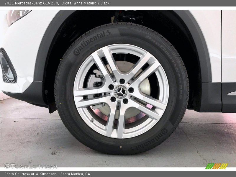 Digital White Metallic / Black 2021 Mercedes-Benz GLA 250
