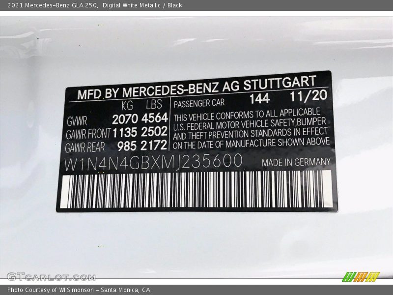 Digital White Metallic / Black 2021 Mercedes-Benz GLA 250