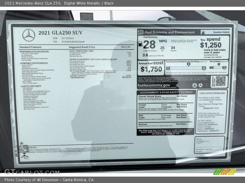 Digital White Metallic / Black 2021 Mercedes-Benz GLA 250