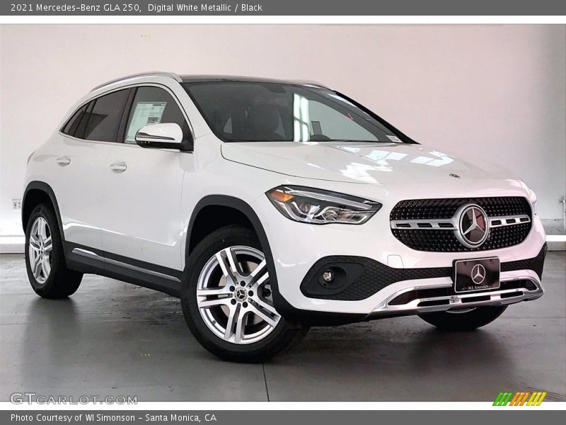 Digital White Metallic / Black 2021 Mercedes-Benz GLA 250