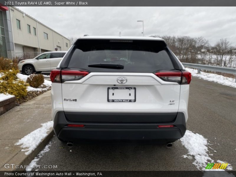 Super White / Black 2021 Toyota RAV4 LE AWD