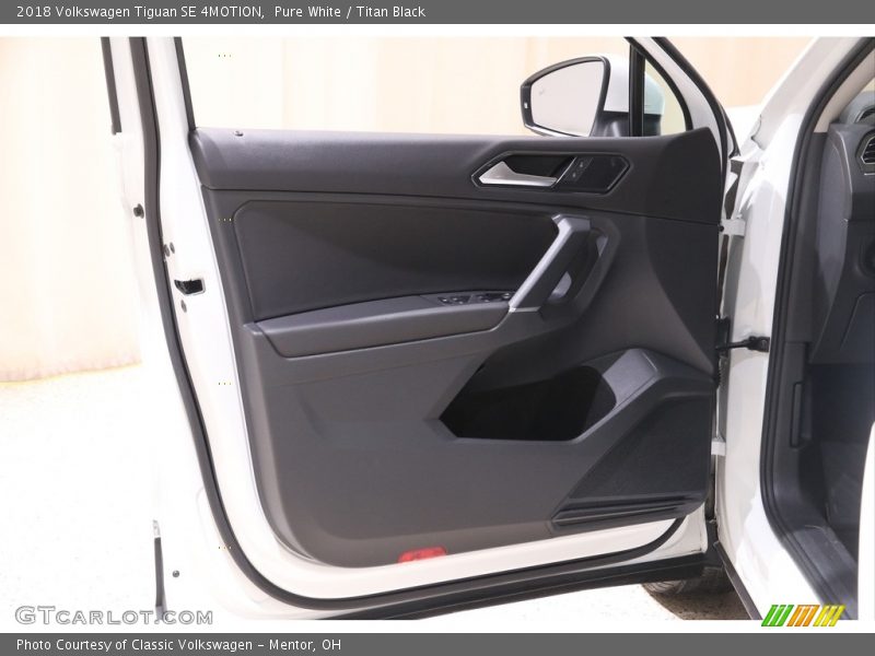 Pure White / Titan Black 2018 Volkswagen Tiguan SE 4MOTION