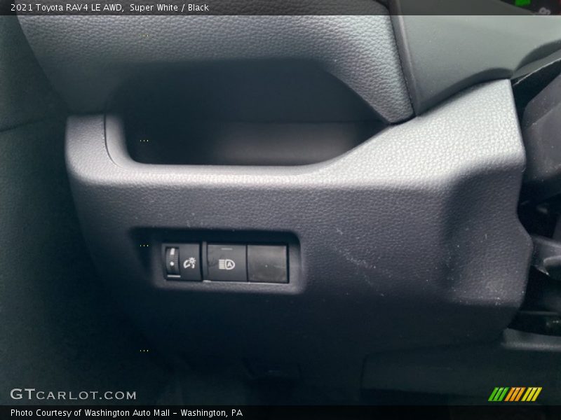 Super White / Black 2021 Toyota RAV4 LE AWD