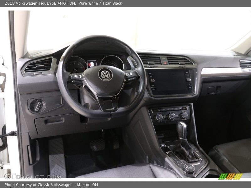Pure White / Titan Black 2018 Volkswagen Tiguan SE 4MOTION