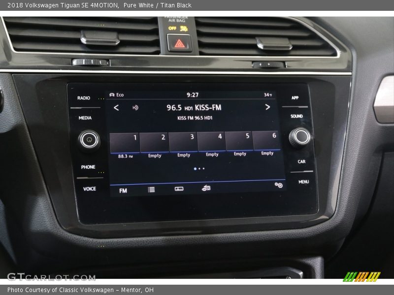 Pure White / Titan Black 2018 Volkswagen Tiguan SE 4MOTION