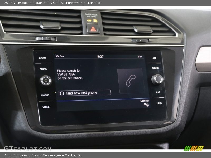 Pure White / Titan Black 2018 Volkswagen Tiguan SE 4MOTION