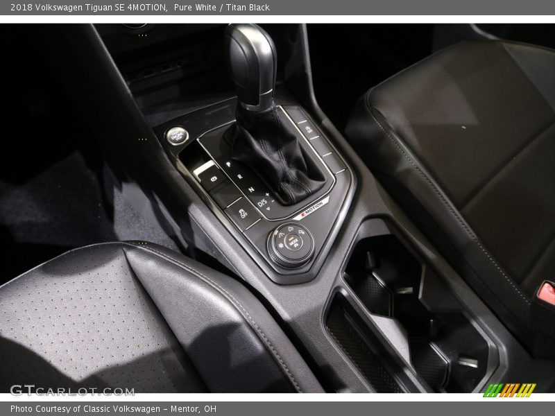 Pure White / Titan Black 2018 Volkswagen Tiguan SE 4MOTION