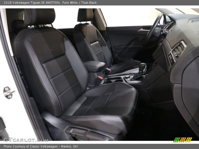 Pure White / Titan Black 2018 Volkswagen Tiguan SE 4MOTION