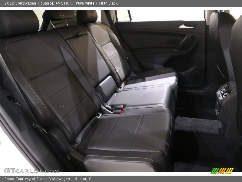 Pure White / Titan Black 2018 Volkswagen Tiguan SE 4MOTION