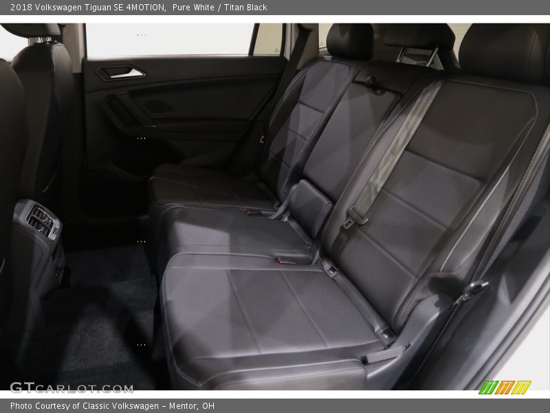 Pure White / Titan Black 2018 Volkswagen Tiguan SE 4MOTION