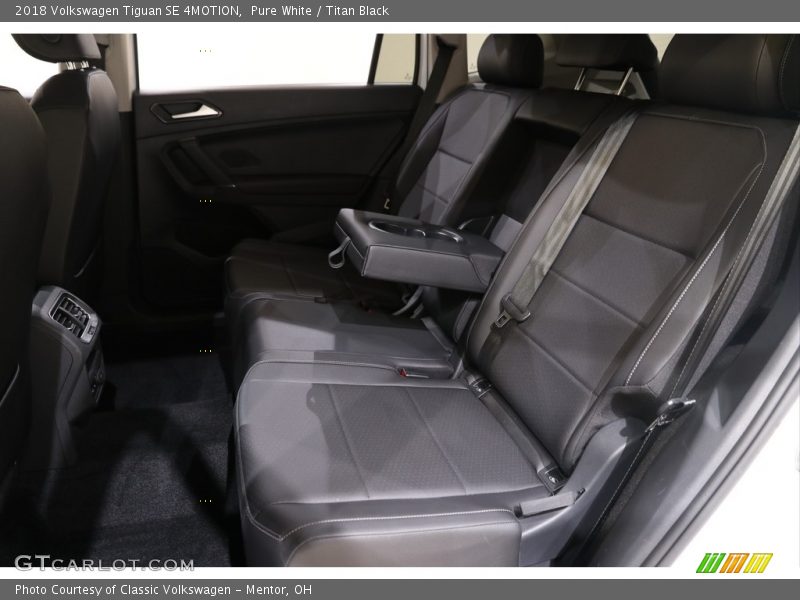Pure White / Titan Black 2018 Volkswagen Tiguan SE 4MOTION