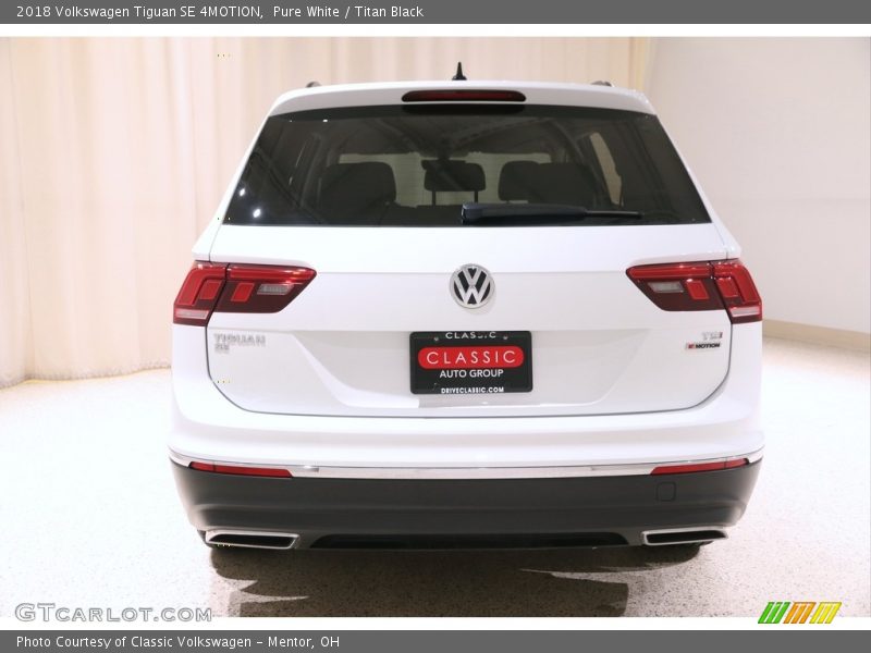 Pure White / Titan Black 2018 Volkswagen Tiguan SE 4MOTION