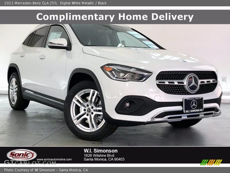 Digital White Metallic / Black 2021 Mercedes-Benz GLA 250