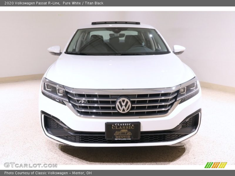 Pure White / Titan Black 2020 Volkswagen Passat R-Line