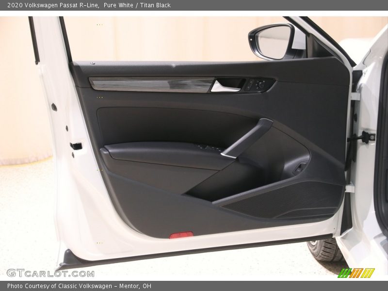 Pure White / Titan Black 2020 Volkswagen Passat R-Line