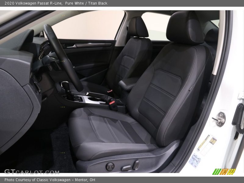 Pure White / Titan Black 2020 Volkswagen Passat R-Line