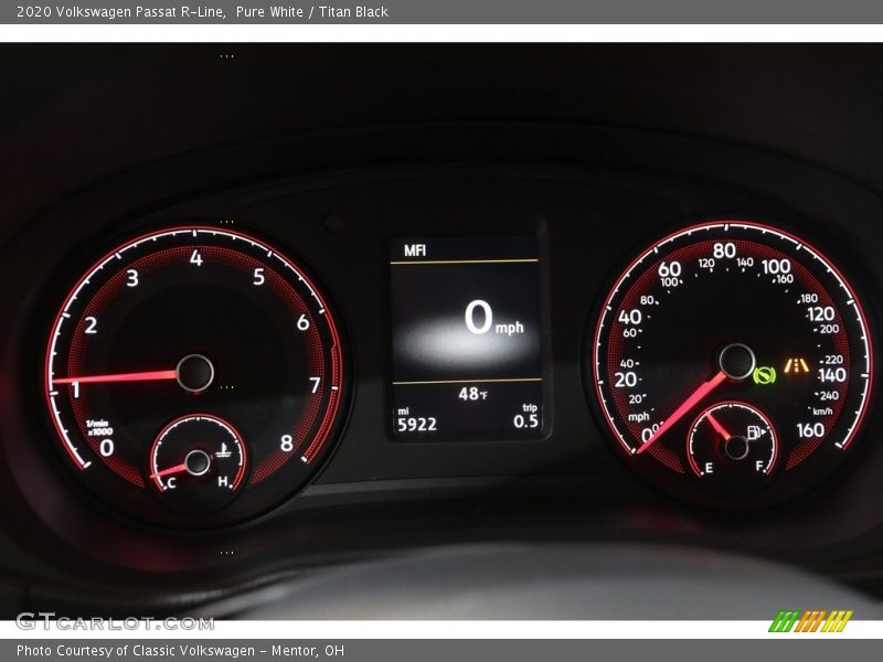 Pure White / Titan Black 2020 Volkswagen Passat R-Line
