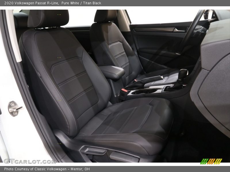 Pure White / Titan Black 2020 Volkswagen Passat R-Line