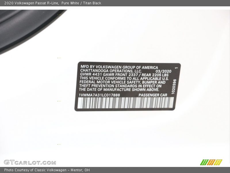 Pure White / Titan Black 2020 Volkswagen Passat R-Line