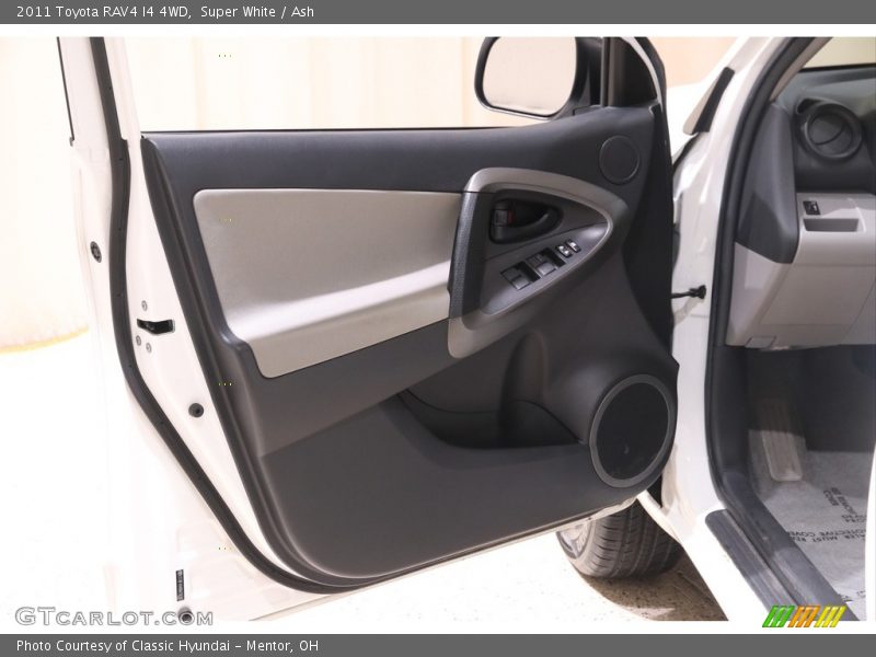 Super White / Ash 2011 Toyota RAV4 I4 4WD