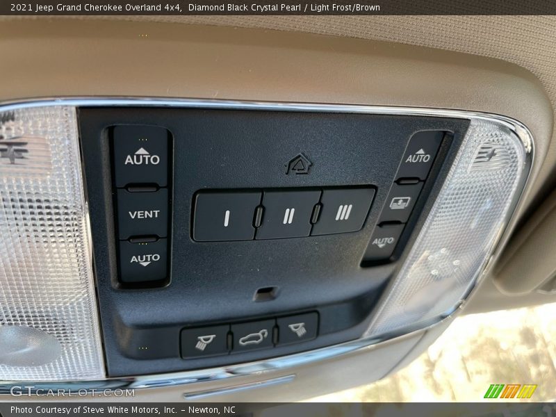 Diamond Black Crystal Pearl / Light Frost/Brown 2021 Jeep Grand Cherokee Overland 4x4
