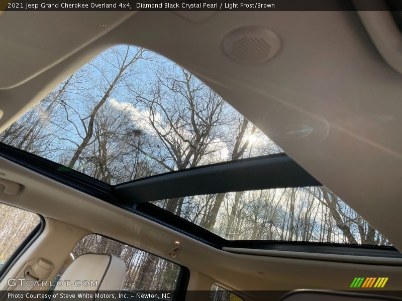Diamond Black Crystal Pearl / Light Frost/Brown 2021 Jeep Grand Cherokee Overland 4x4