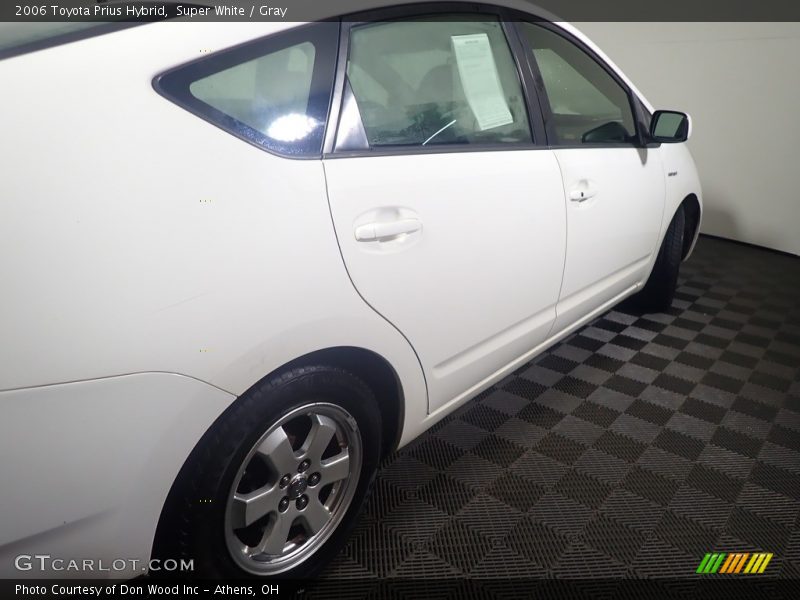 Super White / Gray 2006 Toyota Prius Hybrid