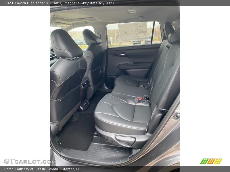 Magnetic Gray Metallic / Black 2021 Toyota Highlander XLE AWD