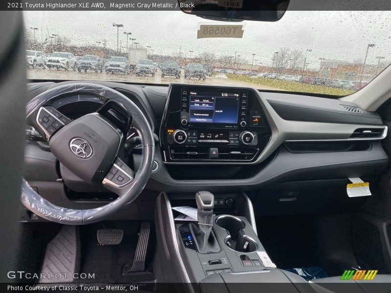 Magnetic Gray Metallic / Black 2021 Toyota Highlander XLE AWD