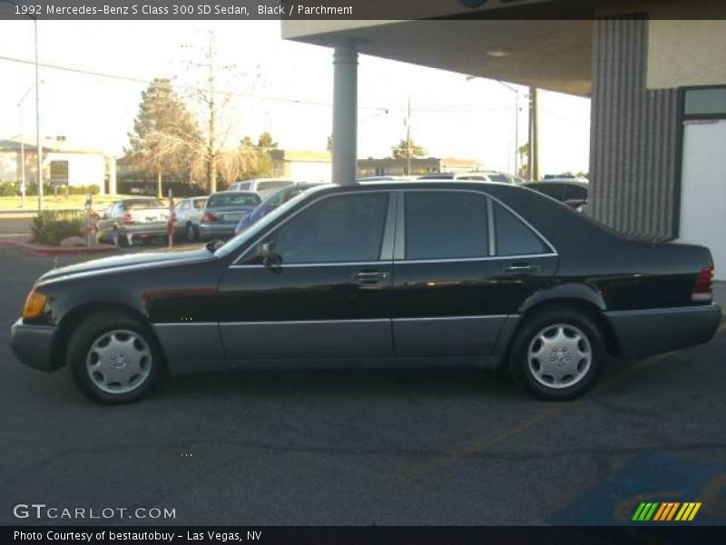 Black / Parchment 1992 Mercedes-Benz S Class 300 SD Sedan