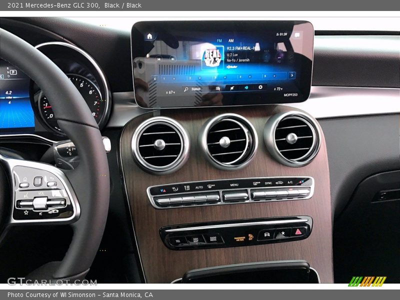 Black / Black 2021 Mercedes-Benz GLC 300