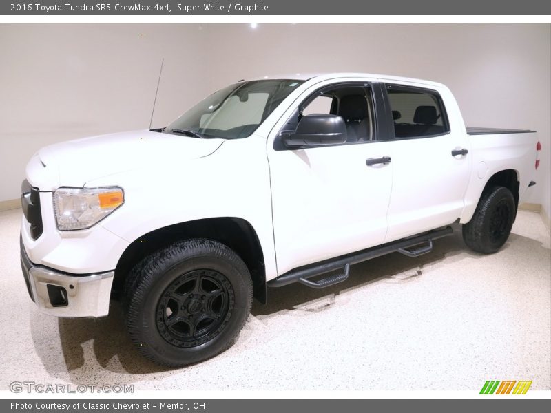 Super White / Graphite 2016 Toyota Tundra SR5 CrewMax 4x4