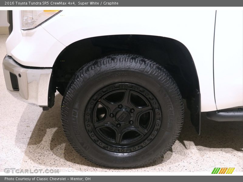 Super White / Graphite 2016 Toyota Tundra SR5 CrewMax 4x4