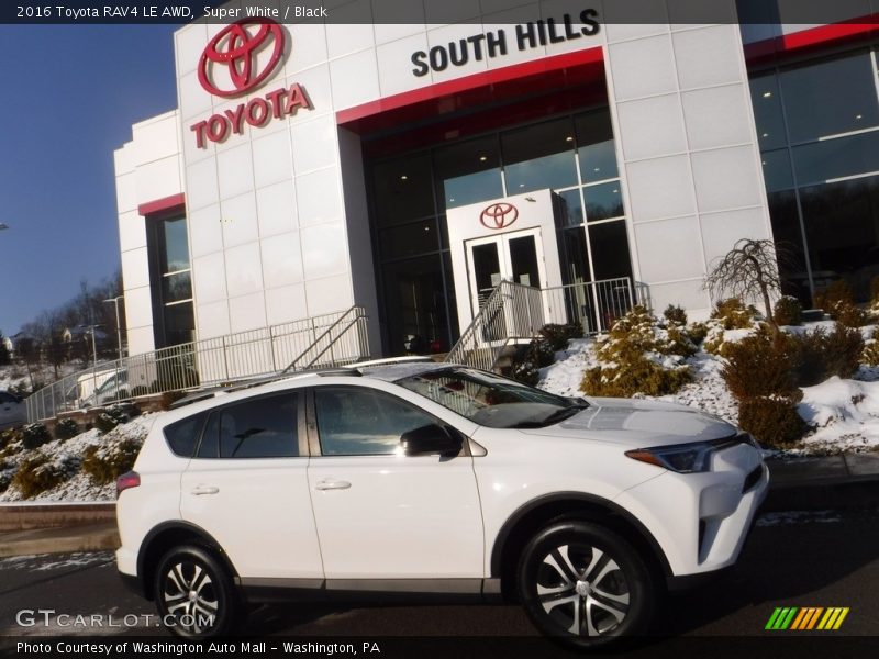 Super White / Black 2016 Toyota RAV4 LE AWD