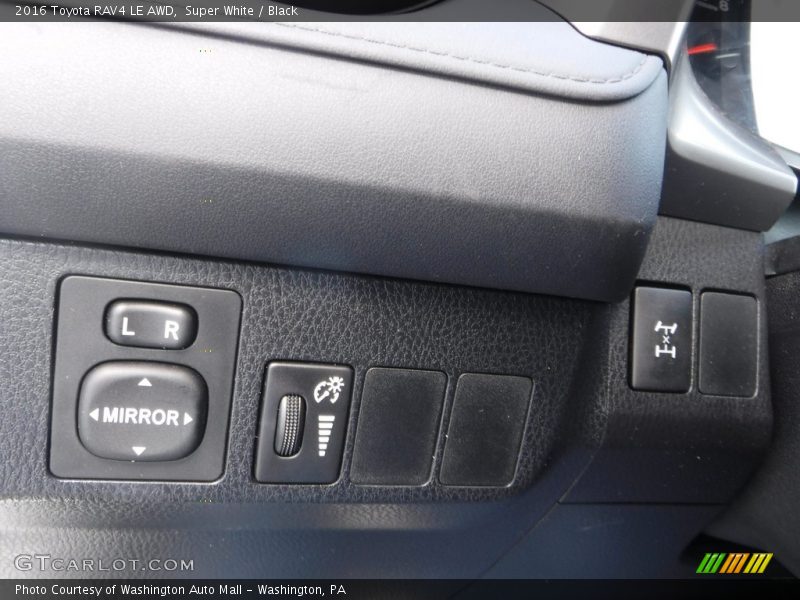 Super White / Black 2016 Toyota RAV4 LE AWD