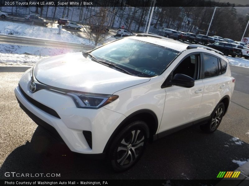 Super White / Black 2016 Toyota RAV4 LE AWD