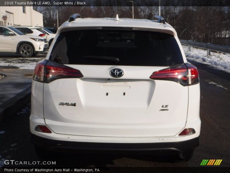 Super White / Black 2016 Toyota RAV4 LE AWD