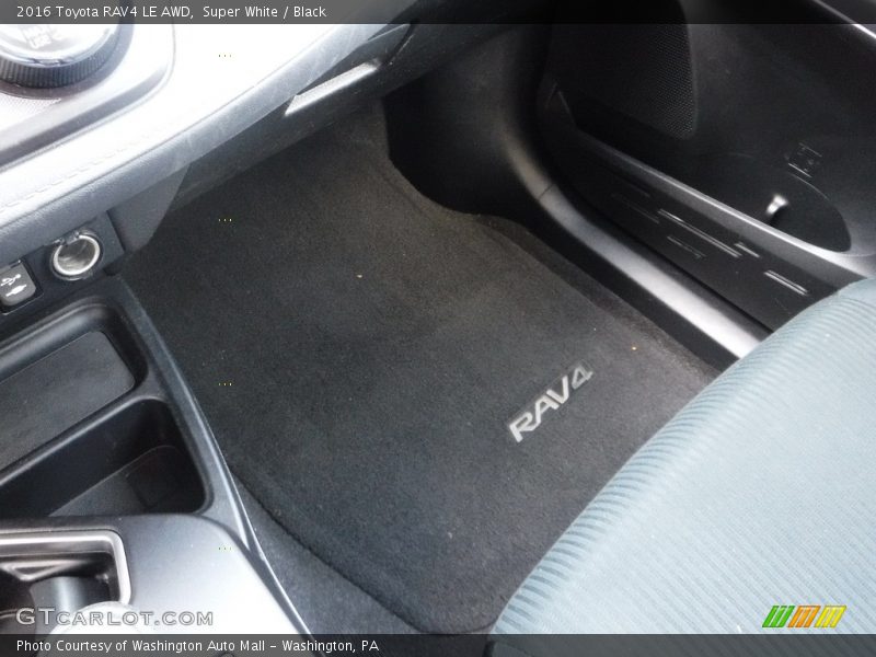 Super White / Black 2016 Toyota RAV4 LE AWD