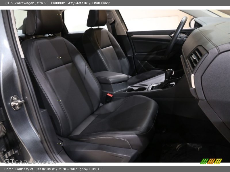 Platinum Gray Metallic / Titan Black 2019 Volkswagen Jetta SE