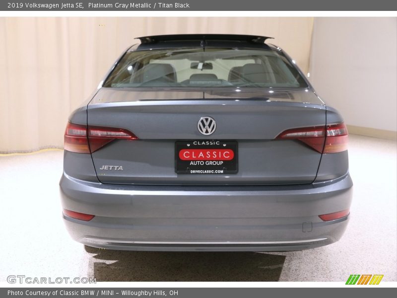 Platinum Gray Metallic / Titan Black 2019 Volkswagen Jetta SE