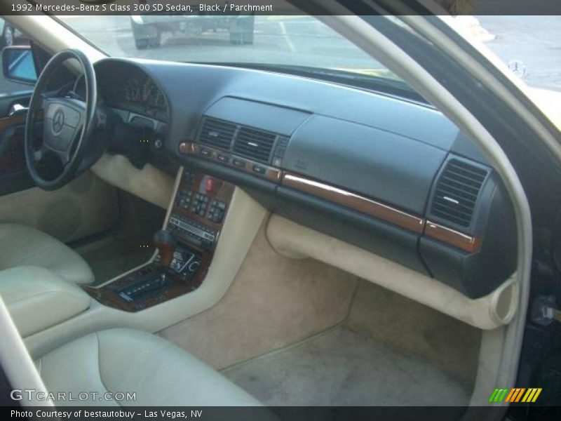 Black / Parchment 1992 Mercedes-Benz S Class 300 SD Sedan
