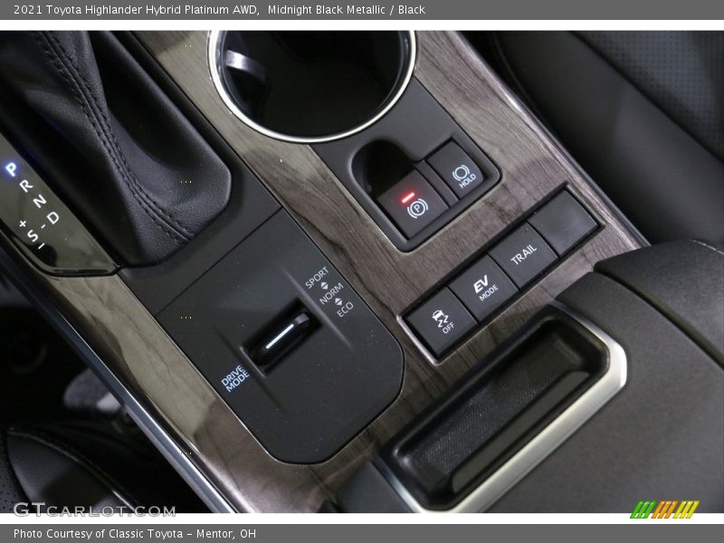 Midnight Black Metallic / Black 2021 Toyota Highlander Hybrid Platinum AWD