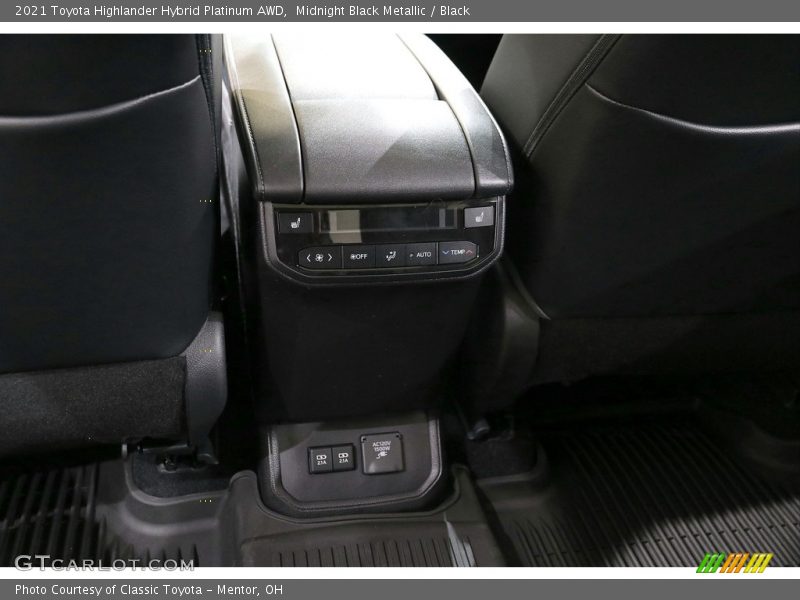 Midnight Black Metallic / Black 2021 Toyota Highlander Hybrid Platinum AWD